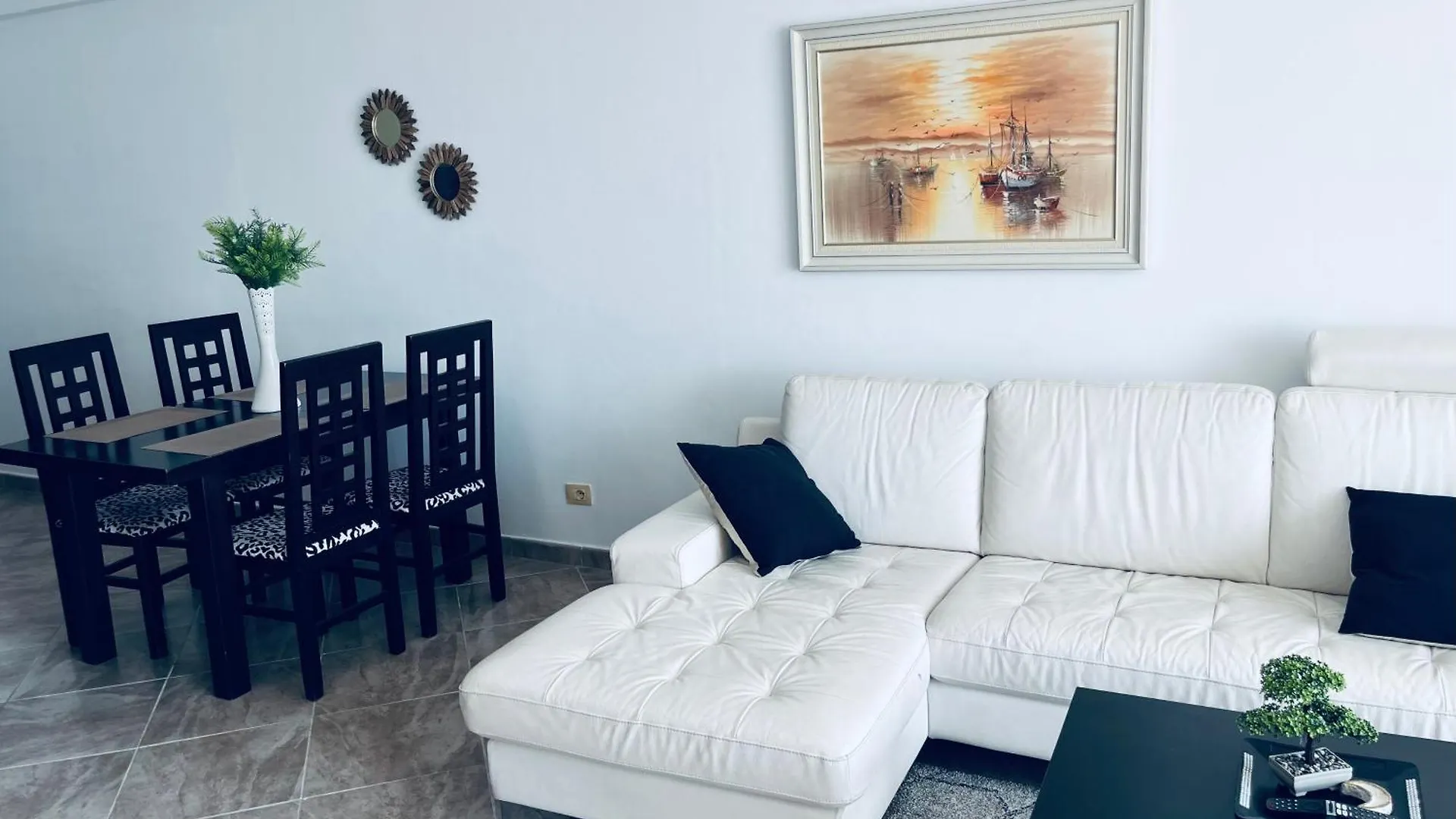 Seaside Serenity! Free Parking! Sarande Apartment