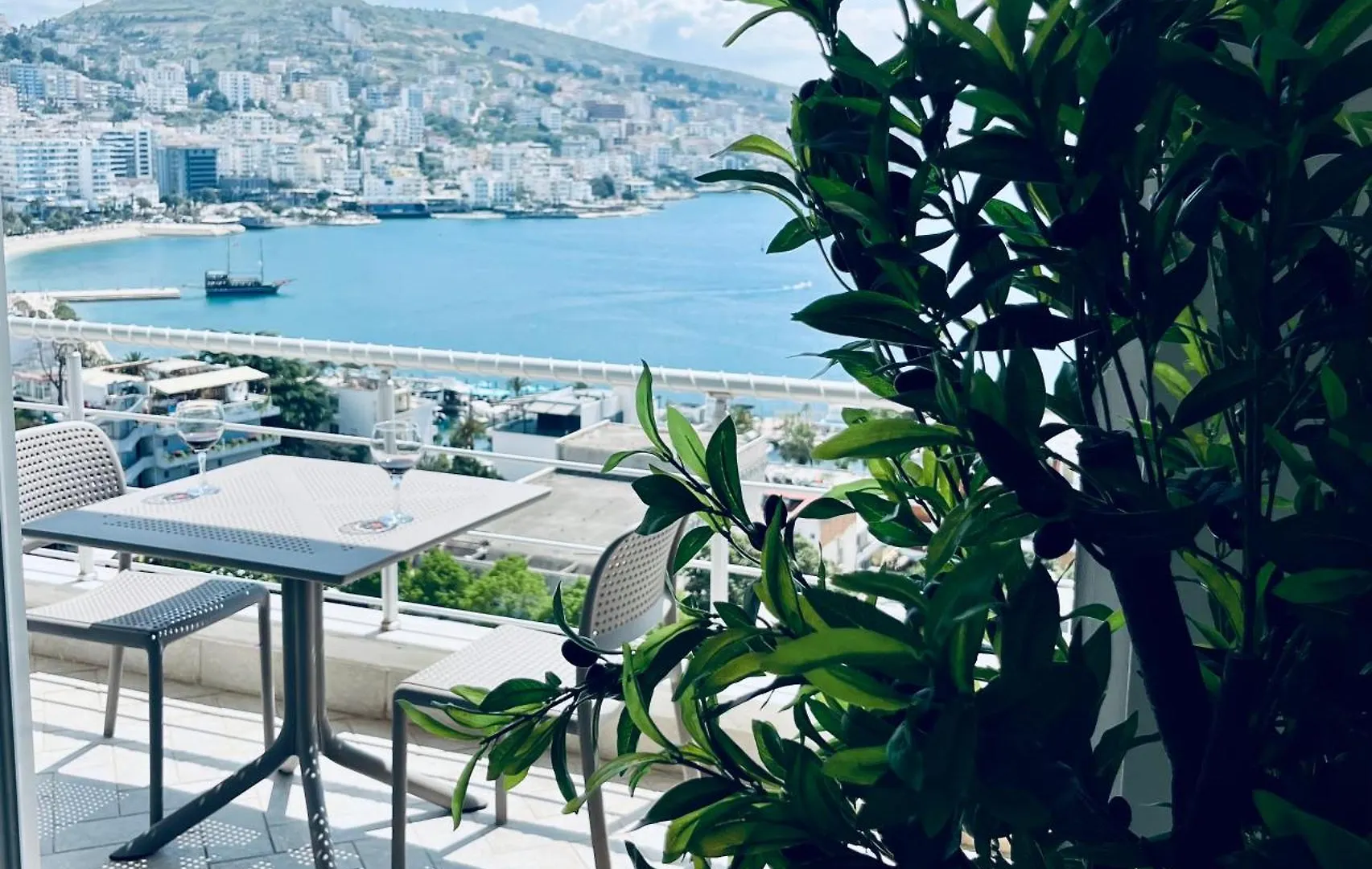 Seaside Serenity! Free Parking! Sarande