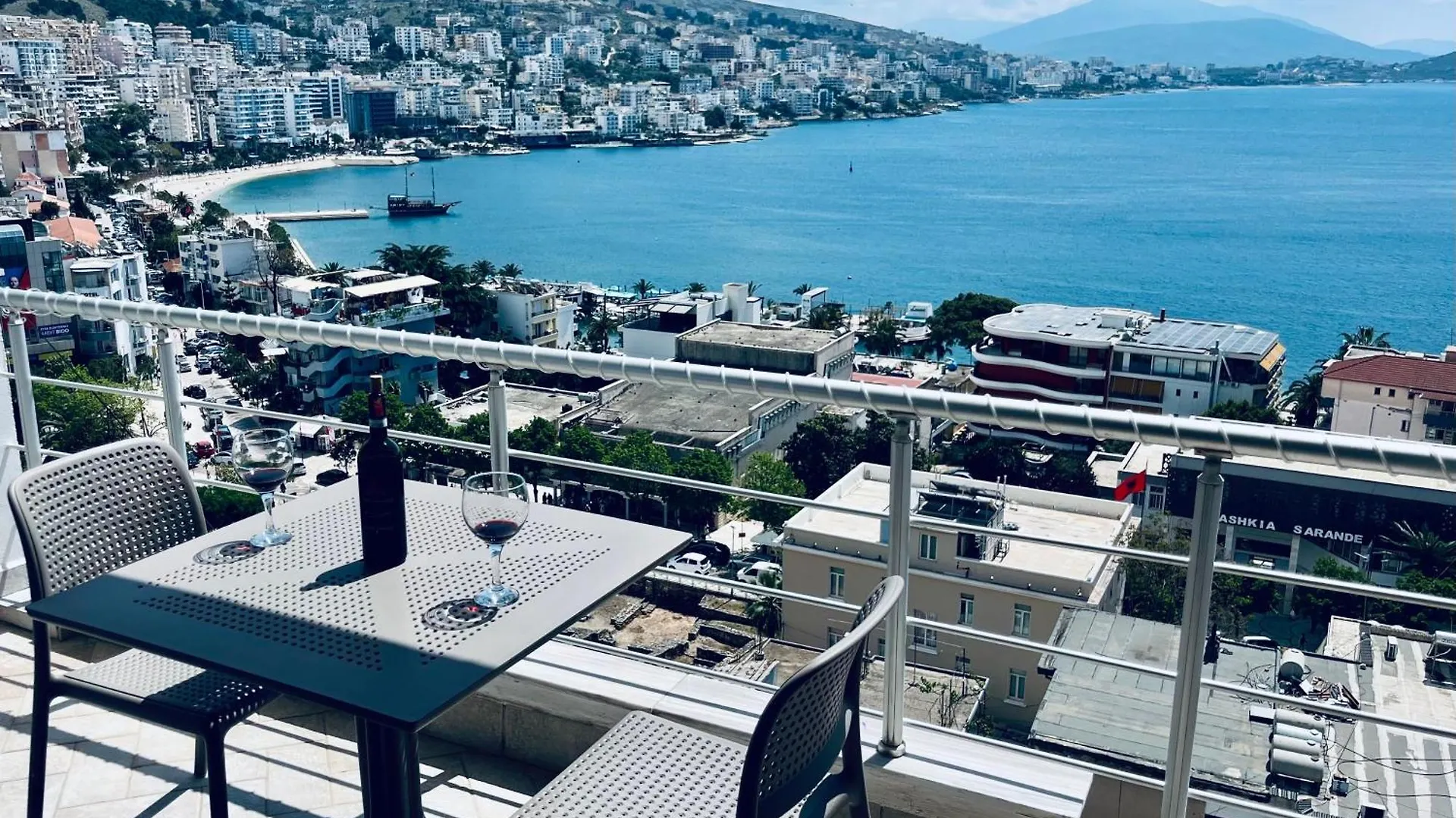 Seaside Serenity! Free Parking! Sarande